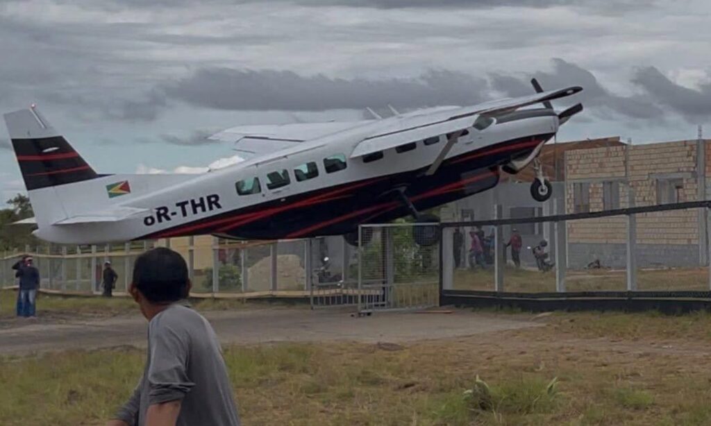 Guyana: Pilot suspended after landing plane at construction site